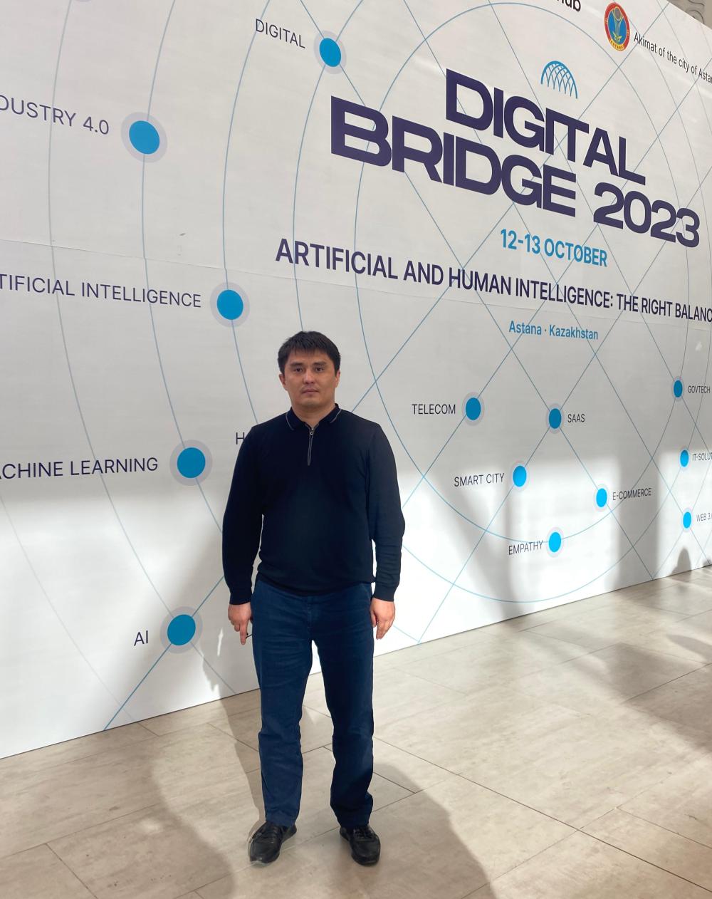 Постдок А. Амангельдиев принял участие в международном технологическом форуме Digital Bridge 2023
